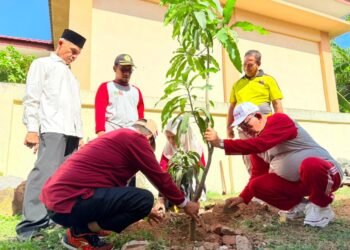 630 Masjid di Aceh Ikuti Geber Mas, ASN Kanwil Bersihkan Masjid Jami’ Lueng Bata