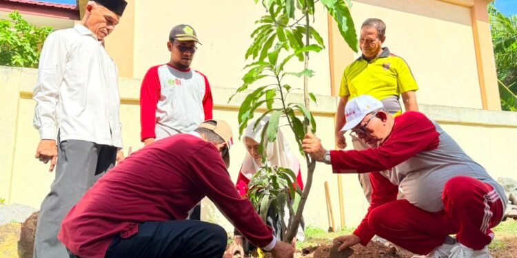 630 Masjid di Aceh Ikuti Geber Mas, ASN Kanwil Bersihkan Masjid Jami’ Lueng Bata