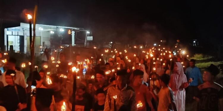 Ratusan Warga Abdya Semarakkan Pawai Obor Tulak Bala
