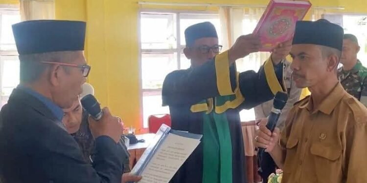 Camat Peukan Bada Lantik Pj Keuchik Pulo Bunta