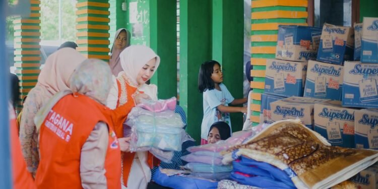 Pemerintah Abdya Salurkan Bantuan Masa Panik untuk Korban Banjir dan Kebakaran di Babahrot