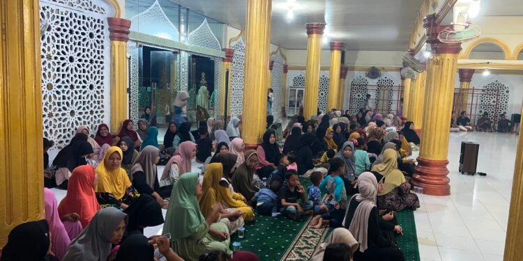 Ribuan Warga Samadua Bergerak Tolak Perusahaan Tambang, Ketua DPRK Ikut Tandatangani Petisi