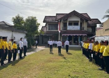 Peringati HUT ke-81 RI, Residen Rehabilitasi IPWL Kayyis Ahsana Aceh Jadi Pengibar Bendera dalam Kolaborasi Bersama Mahasiswa UIN Ar-Raniry