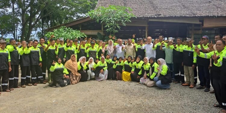 Bupati Abdya Naikkan Gaji Pasukan Hijau dan Berikan Bonus Rp 10 Juta
