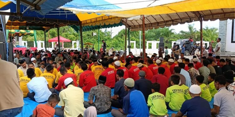 Pantee Geulima Gelar Peringatan Maulid NabiI di Masjid Baitul Mukhlis, Tgk Ismail Aceh Selatan Menyampaikan Tausiah