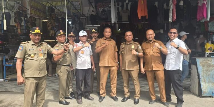 Pedagang Ranup Kini Menjajakan Dagangan di depan MPP Banda Aceh