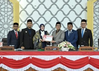 Wali Kota Serahkan Dokumen RKUA PPAS Perubahan ke DPRK Banda Aceh