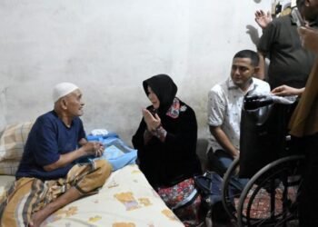 Illiza Serahkan Bantuan Kursi Roda Kepada Tiga Warga di Jaya Baru