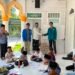 KPM UIN SUNA Sumbang 5 Dus Air Mineral untuk Masjid di Gampong Matang Baroh