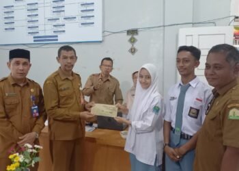 SMAN 1 Jaya Serahkan Donasi Bencana Gempa NTT