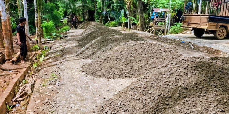 Jalan Zaman Belanda di Alue Peunawa Mulai Diaspal Masa Bupati Dr. Safaruddin