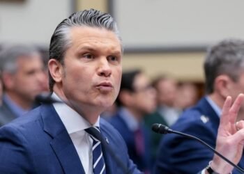 Menhan AS ‘Dirujak’ Senator soal Kondisi Buruk Kapal USS Lincoln