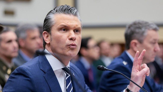 Menhan AS ‘Dirujak’ Senator soal Kondisi Buruk Kapal USS Lincoln
