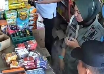 Viral, Anggota Satpol PP Aceh Utara Diduga Curi Rokok Pedagang saat Razia