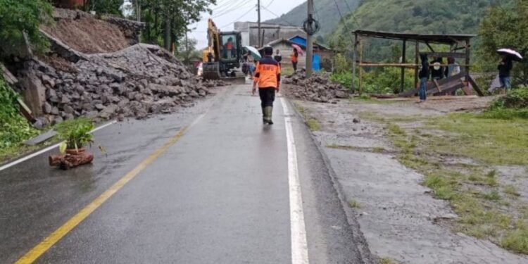 Jalan Tertimbun Longsor di Aceh Tengah Sudah Bisa Dilalui