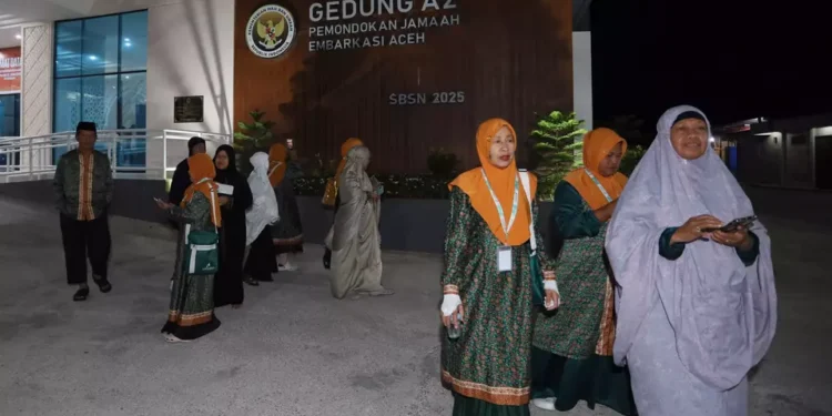 Bandara Soetta Ditutup, Pendaratan 382 Jemaah Umrah Dialihkan ke Aceh