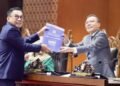 Serahkan Pandangan Fraksi Demokrat, HT Ibrahim Dorong RUU Pemerintah Aceh Segera Disahkan