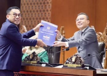 Serahkan Pandangan Fraksi Demokrat, HT Ibrahim Dorong RUU Pemerintah Aceh Segera Disahkan