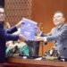 Serahkan Pandangan Fraksi Demokrat, HT Ibrahim Dorong RUU Pemerintah Aceh Segera Disahkan
