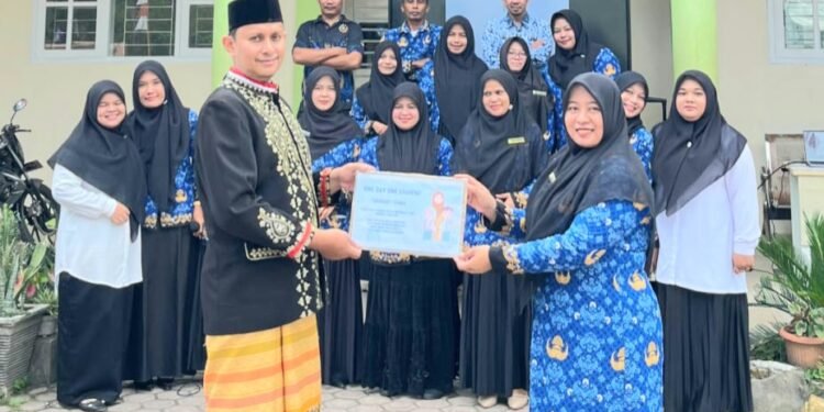 Momen Hardikda ke-67, SMAN 1 Trumon Timur Luncurkan Program One Day One Student