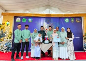 MIN 14 Tapaktuan Terima Piala Juara Umum ITQANS II MUQ Aceh Selatan