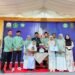 MIN 14 Tapaktuan Terima Piala Juara Umum ITQANS II MUQ Aceh Selatan