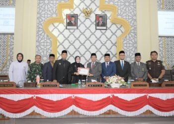 Dewan Terima Dokumen Raqan Perubahan APBK Banda Aceh Tahun Anggaran 2026 dari Eksekutif