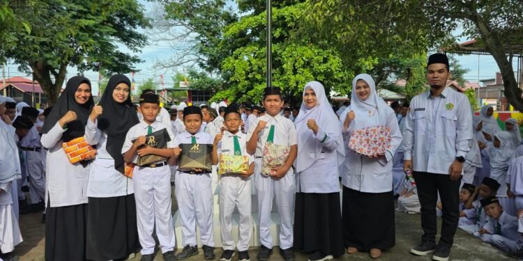 Dua Murid MIN 50 Bireuen Raih Juara OMI Tingkat Kabupaten