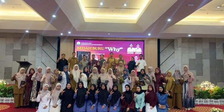 Kolaborasi Al Zahrah dan DPKA, Bedah Novel WHY Karya Santri di Perpustakaan Aceh