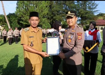 Keuchik Penggerak Swasembada Pangan dan Personel Polres Abdya Dapat Penghargaan dari Kapolres