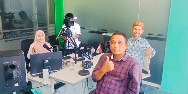 Sekcam Peukan Bada dan Keuchik Lamteh Bicara Ekowisata Mangrove dalam Program Siereuboh RRI Pro-4 Banda Aceh