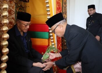 Wali Nanggroe Aceh Disambut Peusijuek Setelah Kembali dari Pengobatan di Malaysia