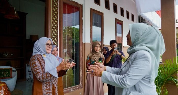 Siswa MAN 1 Model Banda Aceh Kunjungi Rumoh Batik Malaka