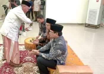 Bupati Aceh Besar Hadiri Peusijuek Dua Rektor di Aceh