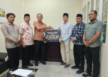 Baitul Mal Aceh Besar Terima Zakat Perusahaan PT BAS Rp 400 Juta