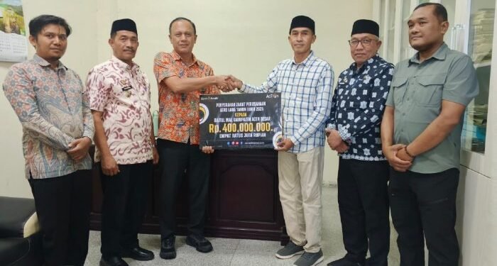Baitul Mal Aceh Besar Terima Zakat Perusahaan PT BAS Rp 400 Juta