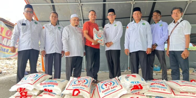 13 Rumah Terbakar, Kemenag Aceh Tenggara Salurkan Bantuan kepada Korban Kebakaran