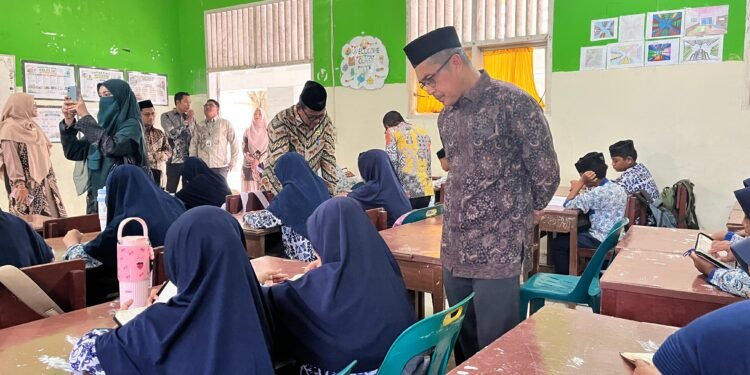 Kakanwil Kemenag Aceh Tekankan Pembatasan Penggunaan HP bagi Siswa di Langsa