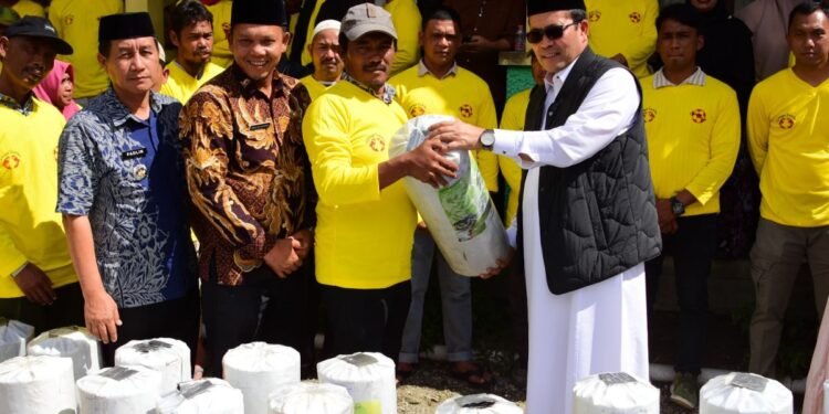 Kementan Salurkan 2.640 Rol Mulsa untuk Petani di Aceh Tengah