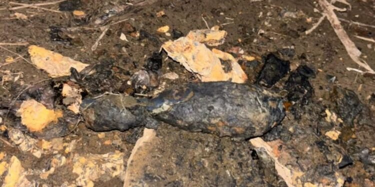 Mortir Diduga Sisa Konflik Ditemukan di Pinggir Krueng Aceh