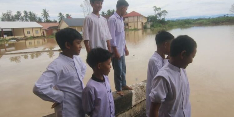 Pesantren Darul Mukhlisin Aceh Tamiang Pulangkan Santri Akibat Banjir