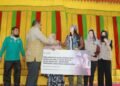 Luna Maya Datang ke Aceh Antar Bantuan Renovasi Madrasah