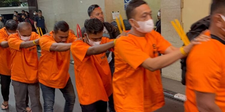 Krak, 10 Tersangka Pabrik Sabu di Aceh Digiring ke Bareskrim