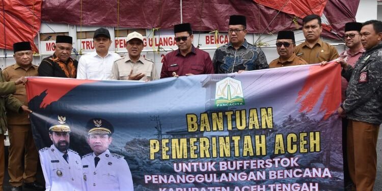 Wagub Serahkan Bantuan Logistik Kebencanaan untuk Aceh Tengah Senilai Rp366 Juta