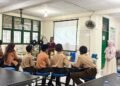 Mahasiswa USK Latih Siswa MTsN 2 Aceh Besar Olah Sampah Jadi Ekobrik