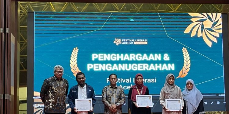 Kepala MIN 8 Aceh Timur Terima Penghargaan dari Nyalanesia