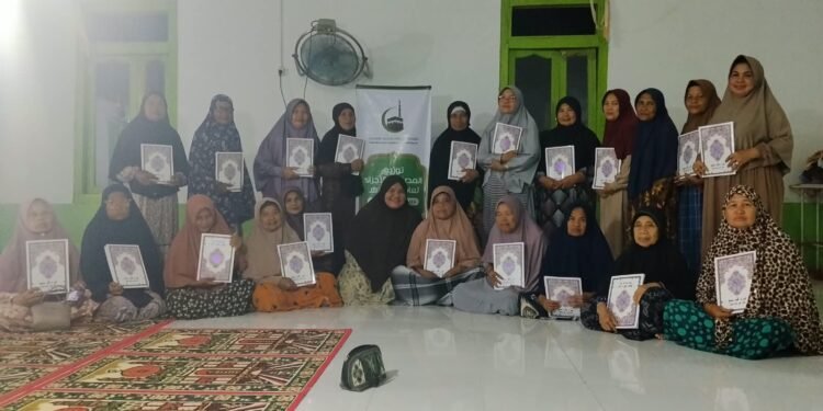 Perkuat Syiar Islam, Penyuluh Agama Islam KUA Kluet Timur Gandeng Yayasan Peduli Kemanusiaan Ar Risalah Salurkan Al-Qur’an