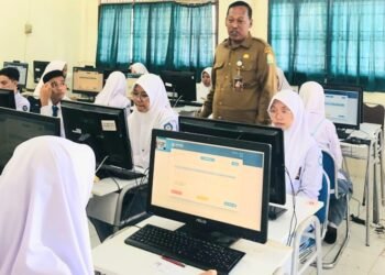 Kacabdisdik Aceh Selatan Pantau Gladi Bersih TKA di SMAN Unggul Tapaktuan, Ini Penyampaiannya