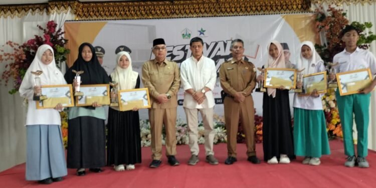 Santri Al Zahrah Raih Juara Resensi Buku di Festival Literasi Bireuen 2026