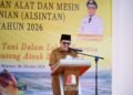Bupati TRK Serahkan Bantuan 17 Hand Traktor dan 4 Mesin Perontok Padi